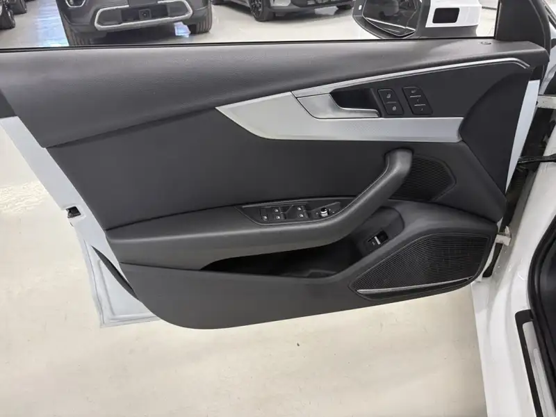 2017 Audi A4 Technik, bílá, 47 699 km, dovoz Kanada — foto 10 z 12