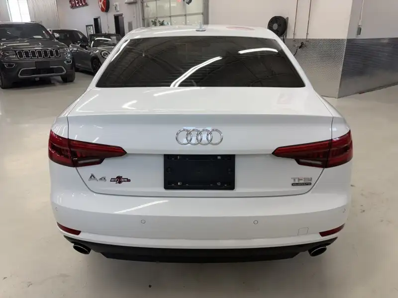 2017 Audi A4 Technik, bílá, 47 699 km, dovoz Kanada — foto 4 z 12