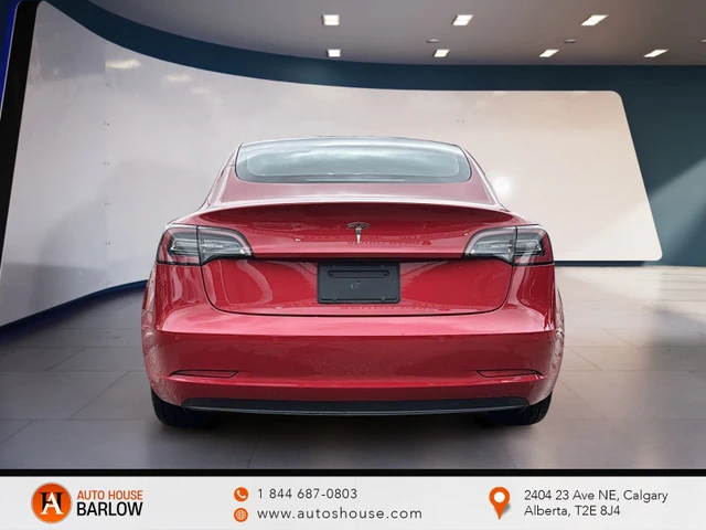 2021 Tesla Model 3 Standard Range Plus, červená, 89 904 km, dovoz Kanada — foto 4 z 5