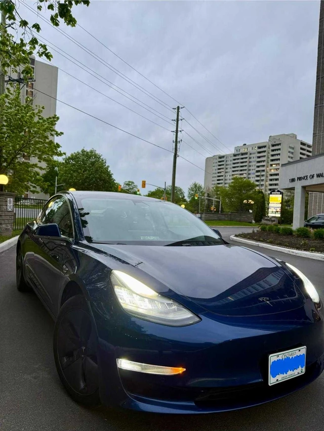 2019 Tesla Model 3, modrá, 115 000 km, dovoz Kanada — foto 1 z 5 2019 Tesla Model 3, modrá, 115 000 km, dovoz Kanada — foto 1 z 5