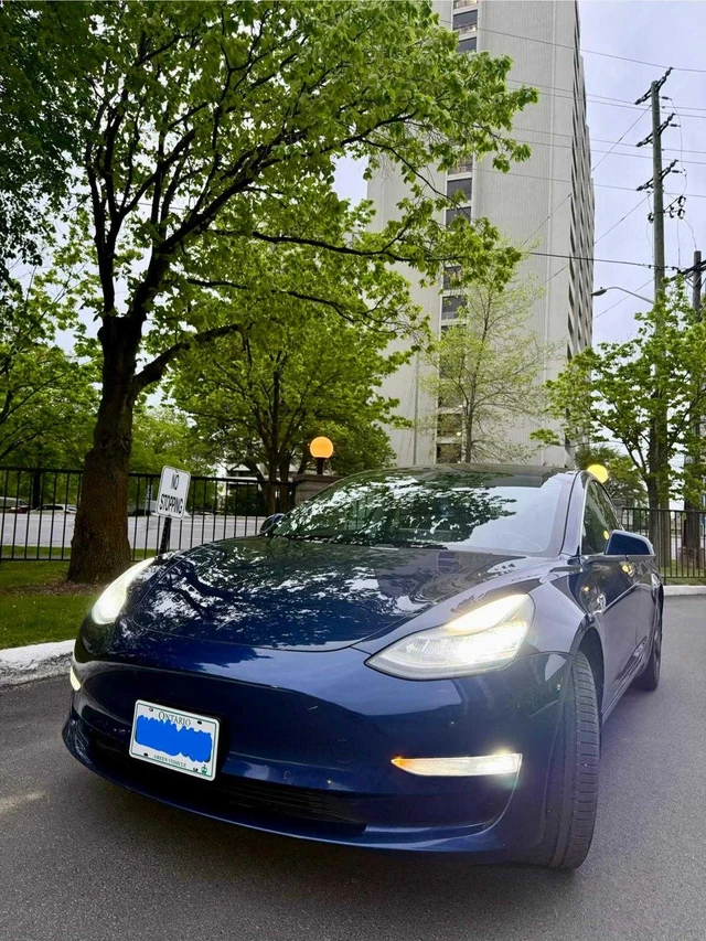 2019 Tesla Model 3, modrá, 115 000 km, dovoz Kanada — foto 2 z 5