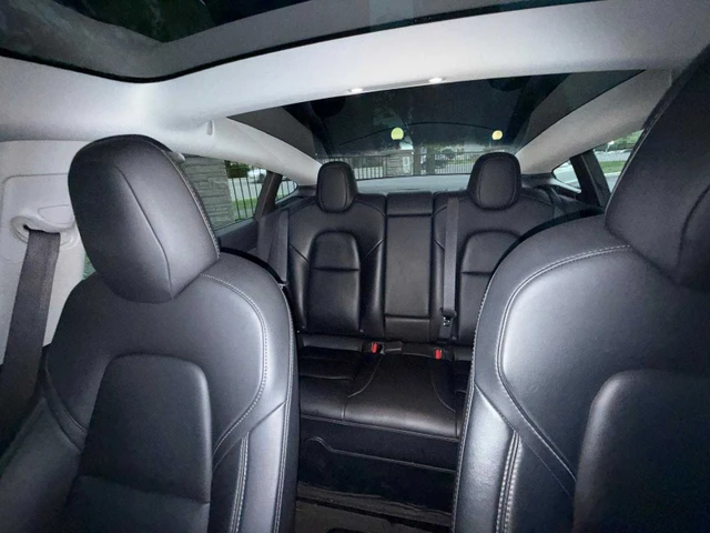 2019 Tesla Model 3, modrá, 115 000 km, dovoz Kanada — foto 5 z 5