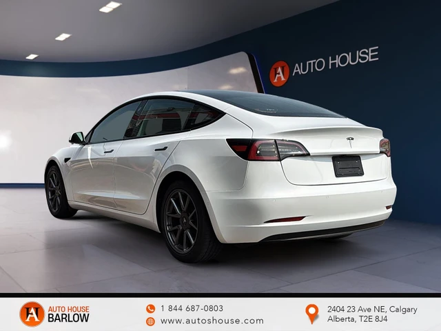 2021 Tesla Model 3 Standar Range Plus, bílá, 134 941 km, dovoz Kanada — foto 5 z 5