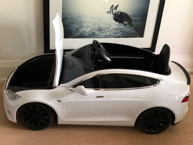 2013 Tesla Model S Performance, bílá, 192 000 km, dovoz Kanada — foto 5 z 5