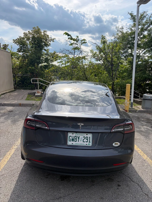 2019 Tesla Model 3 Standard range plus, 238 000 km, dovoz Kanada — foto 3 z 5