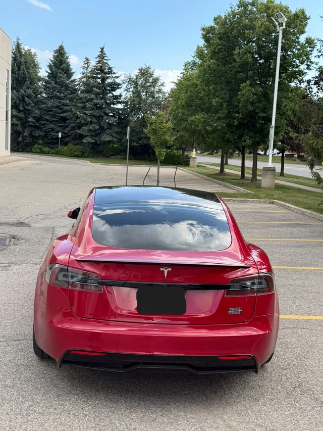 2021 Tesla Model S Long Range, červená, 24 000 km, dovoz Kanada — foto 2 z 5