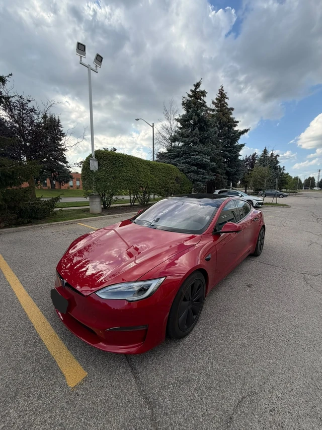 2021 Tesla Model S Long Range, červená, 24 000 km, dovoz Kanada — foto 3 z 5