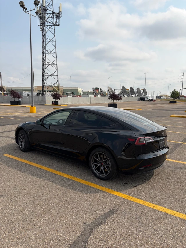 2023 Tesla Model 3 Long Range, 65 473 km, dovoz Kanada — foto 2 z 4