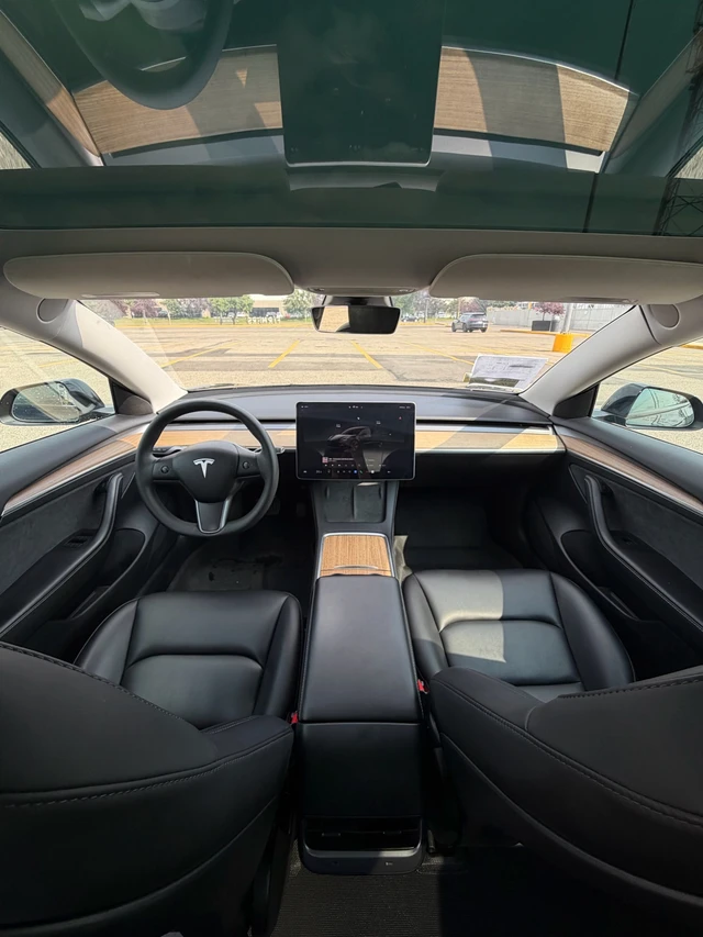 2023 Tesla Model 3 Long Range, 65 473 km, dovoz Kanada — foto 3 z 4