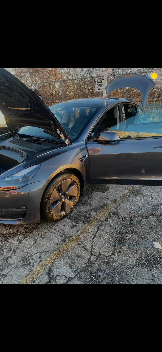 2023 Tesla Model 3 Long Range, 35 500 km, dovoz Kanada — foto 4 z 5