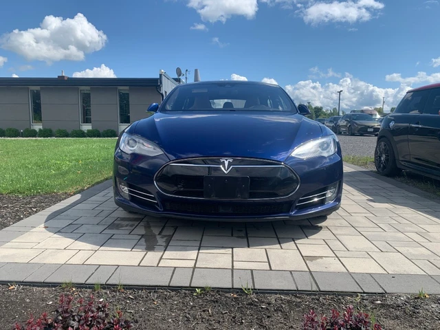 2015 Tesla Model S 85D, modrá, 103 182 km, dovoz Kanada — foto 2 z 5