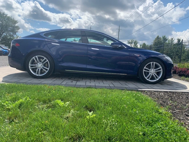 2015 Tesla Model S 85D, modrá, 103 182 km, dovoz Kanada — foto 3 z 5