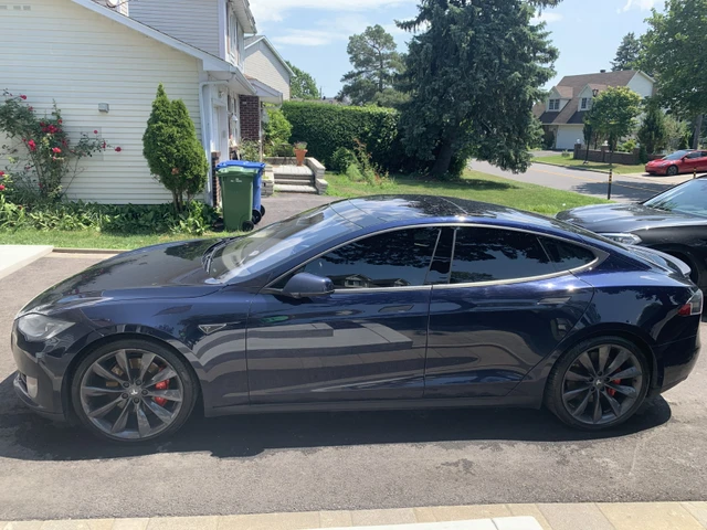 2014 Tesla Model S P85D, modrá, 205 000 km, dovoz Kanada — foto 2 z 5
