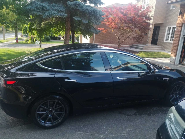 2019 Tesla Model 3, 22 750 km, dovoz Kanada — foto 2 z 4