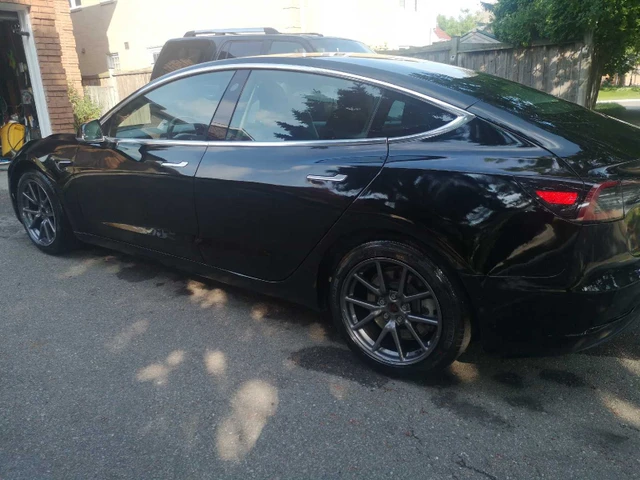 2019 Tesla Model 3, 22 750 km, dovoz Kanada — foto 4 z 4