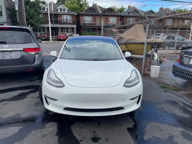 2020 Tesla Model 3 Standard Range Plus *NAV, bílá, 168 303 km, dovoz Kanada — foto 2 z 5