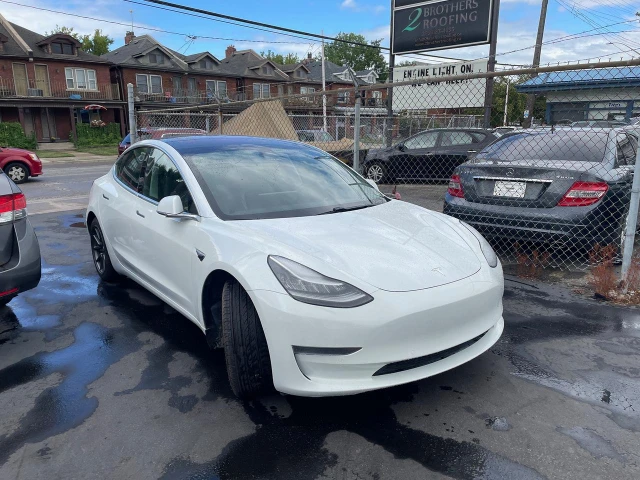 2020 Tesla Model 3 Standard Range Plus *NAV, bílá, 168 303 km, dovoz Kanada — foto 3 z 5