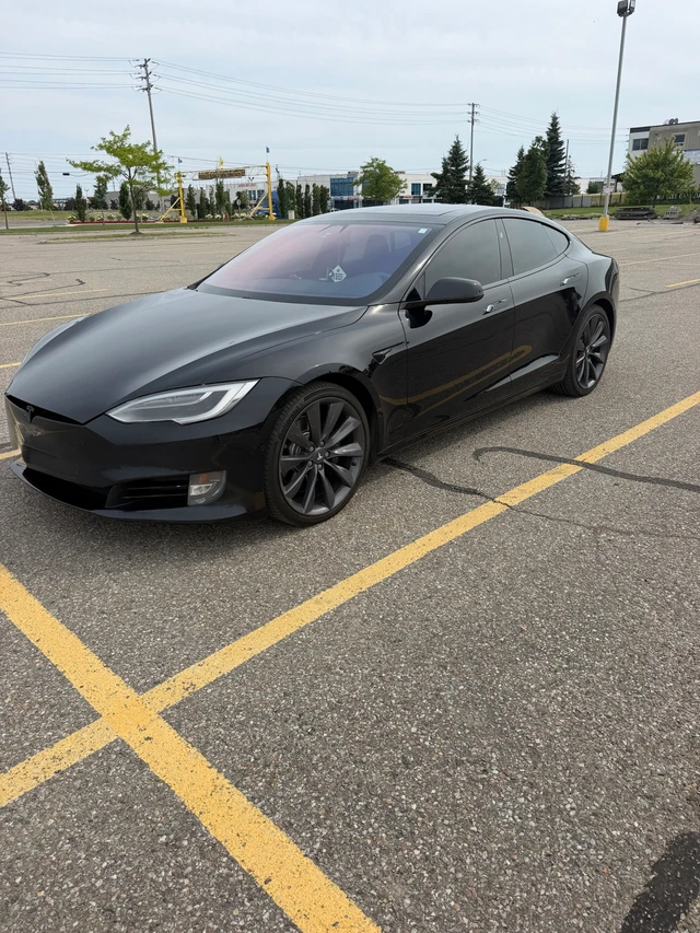2017 Tesla Model S 100D, 143 000 km, dovoz Kanada — foto 1