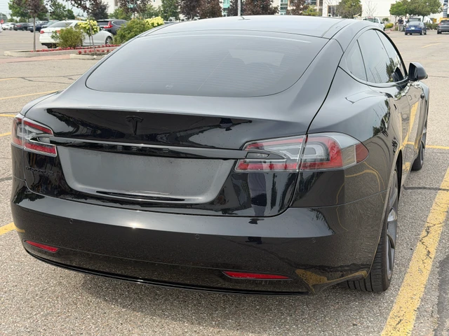 2017 Tesla Model S 100D, 143 000 km, dovoz Kanada — foto 4 z 5