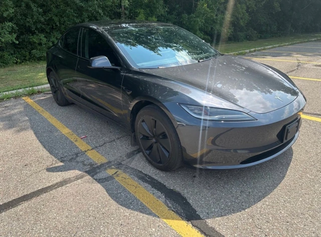 2024 Tesla Model 3 Long Range, 12 069 km, dovoz Kanada — foto 1