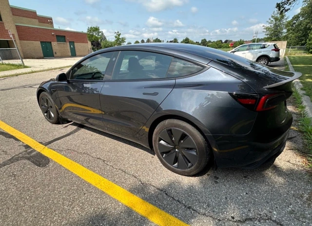 2024 Tesla Model 3 Long Range, 12 069 km, dovoz Kanada — foto 5 z 5