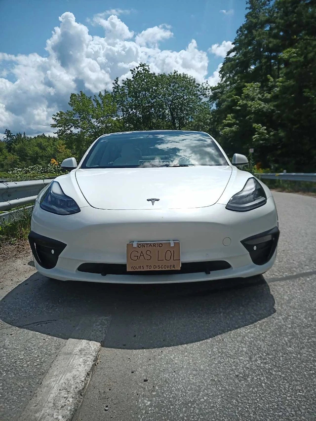 2022 Tesla Model 3 Long Range, 155 100 km, dovoz Kanada — foto 2 z 5
