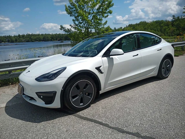 2022 Tesla Model 3 Long Range, 155 100 km, dovoz Kanada — foto 4 z 5