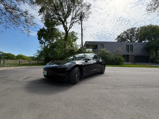 2020 Tesla Model 3 Standard Range Plus, 54 700 km, dovoz Kanada — foto 3 z 5