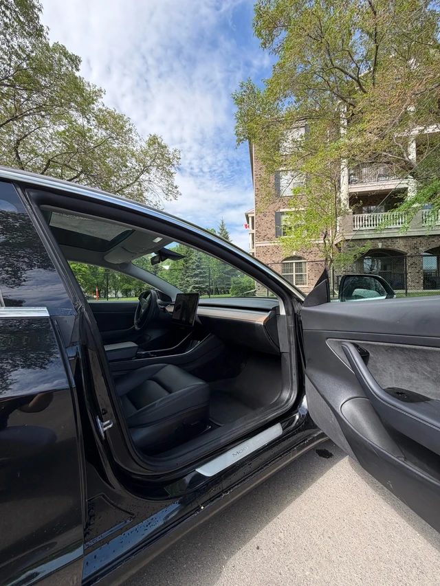 2020 Tesla Model 3 Standard Range Plus, 54 700 km, dovoz Kanada — foto 5 z 5