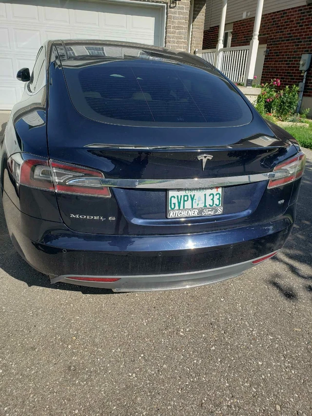 2014 Tesla Model S, 260 km, dovoz Kanada — foto 2 z 4