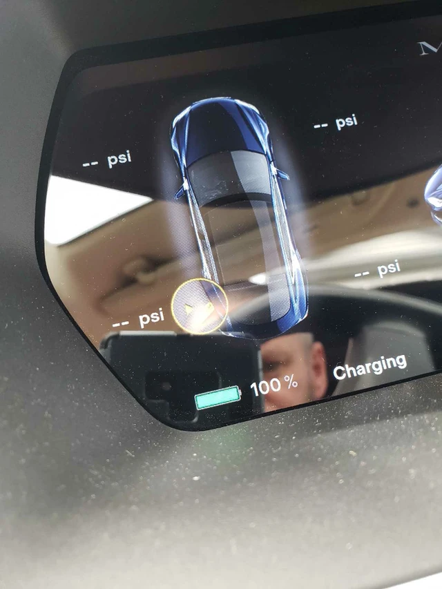 2014 Tesla Model S, 260 km, dovoz Kanada — foto 3 z 4
