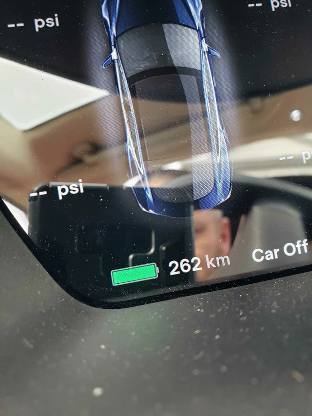 2014 Tesla Model S, 260 km, dovoz Kanada — foto 4 z 4