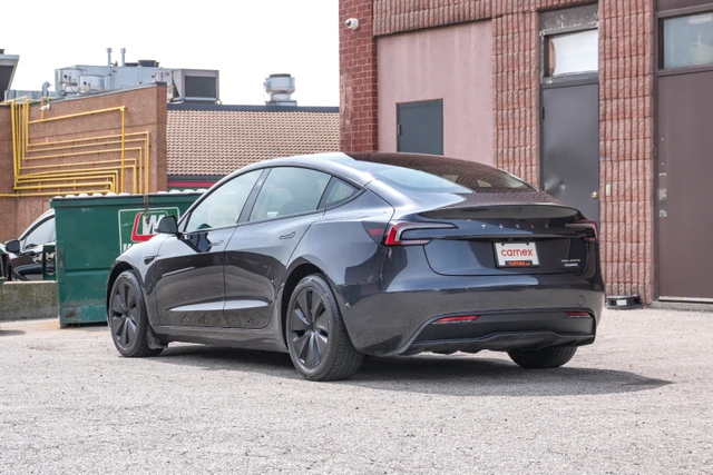2024 Tesla Model 3 Long Range, šedá, 92 451 km, dovoz Kanada — foto 2 z 5