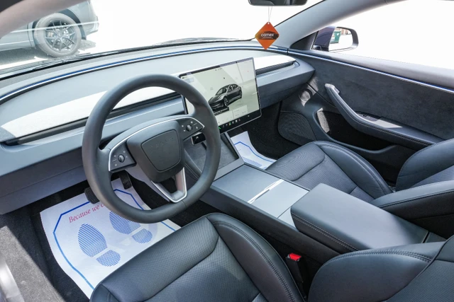 2024 Tesla Model 3 Long Range, šedá, 92 451 km, dovoz Kanada — foto 3 z 5