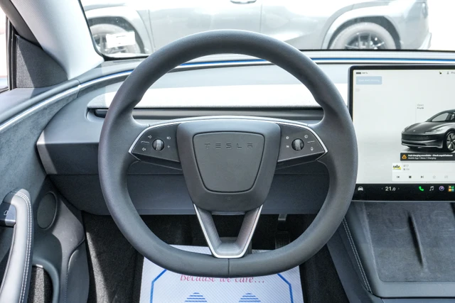 2024 Tesla Model 3 Long Range, šedá, 92 451 km, dovoz Kanada — foto 4 z 5