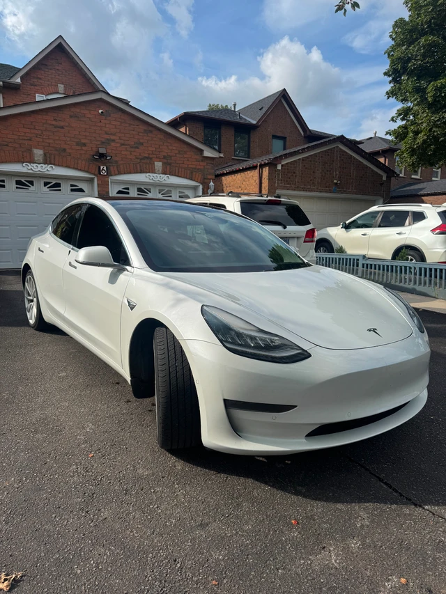 2020 Tesla Model 3 Long Range, bílá, 99 457 km, dovoz Kanada — foto 2 z 5