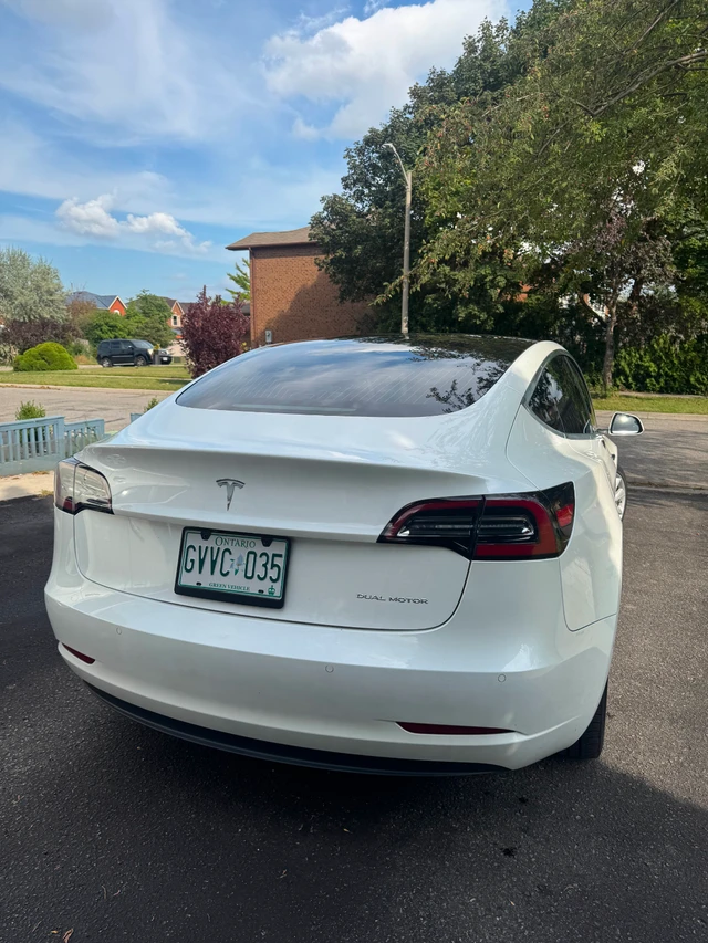 2020 Tesla Model 3 Long Range, bílá, 99 457 km, dovoz Kanada — foto 3 z 5