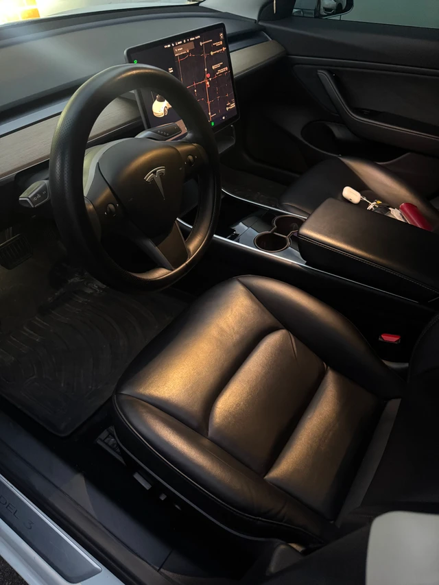 2020 Tesla Model 3 Long Range, bílá, 99 457 km, dovoz Kanada — foto 5 z 5