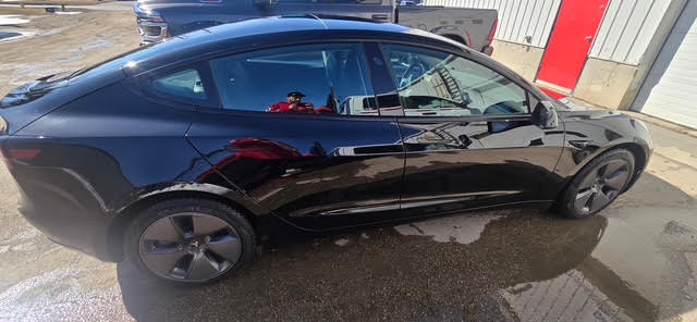 2021 Tesla Model 3 Standard Range, černá, 61 606 km, dovoz Kanada — foto 5 z 5