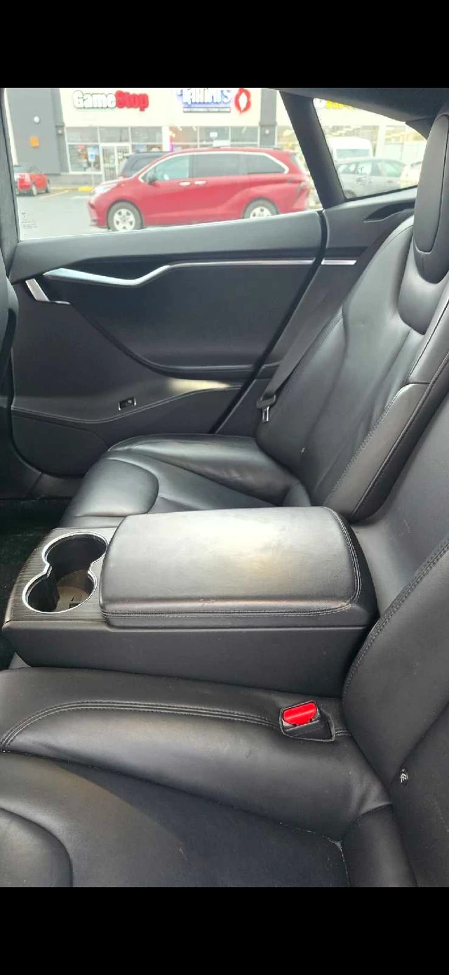 2015 Tesla Model S P85D, 202 058 km, dovoz Kanada — foto 4 z 5