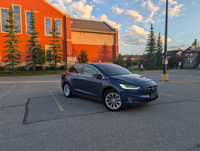 2020 Tesla Model X Performance, modrá, 136 000 km, dovoz Kanada — foto 3 z 5