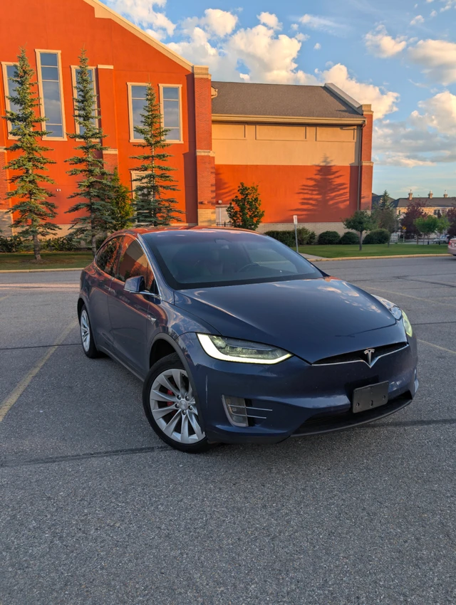 2020 Tesla Model X Performance, modrá, 136 000 km, dovoz Kanada — foto 4 z 5