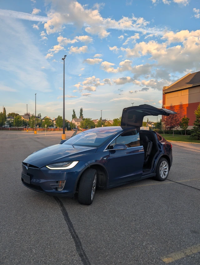 2020 Tesla Model X Performance, modrá, 136 000 km, dovoz Kanada — foto 5 z 5