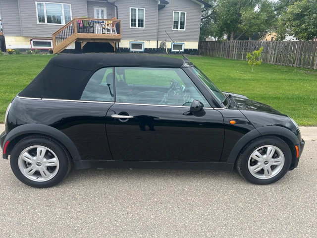 2005 Minicp, 76 360 km, dovoz Kanada — foto 2 z 5
