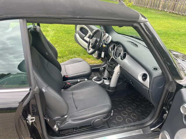 2005 Minicp, 76 360 km, dovoz Kanada — foto 4 z 5