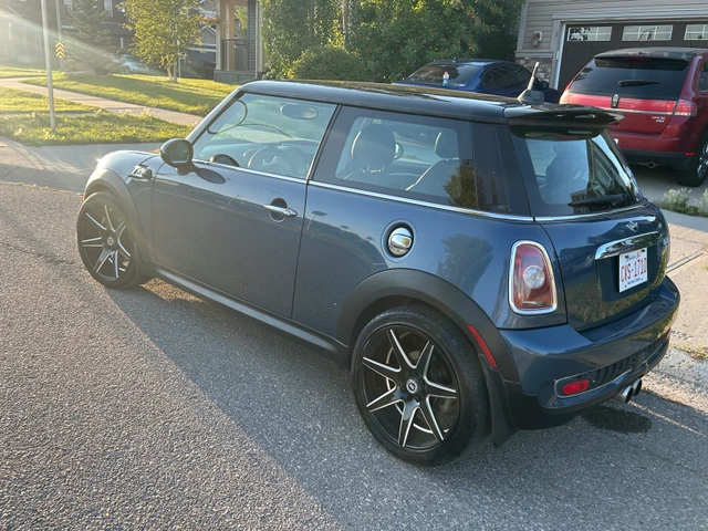 2009 Minicps, 198 000 km, dovoz Kanada — foto 2 z 5