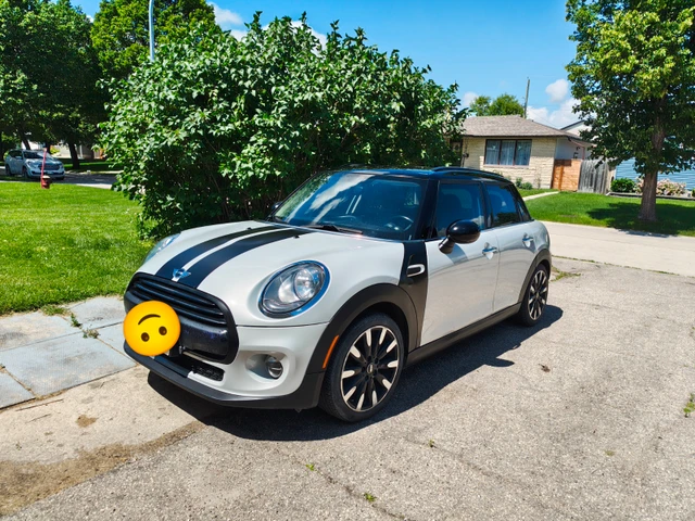 2017 MINI Minicp Base, šedá, 166 432 km, dovoz Kanada — foto 2 z 5
