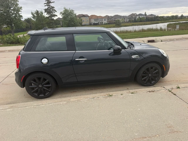 2016 MINI Minicps, 97 000 km, dovoz Kanada — foto 3 z 5