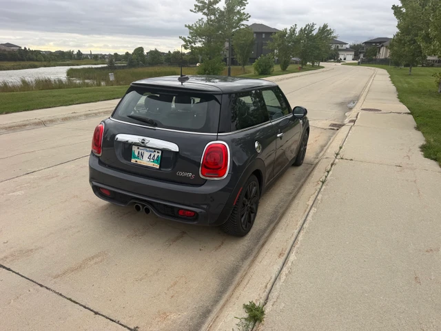 2016 MINI Minicps, 97 000 km, dovoz Kanada — foto 4 z 5