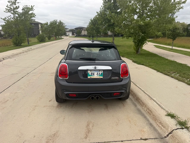 2016 MINI Minicps, 97 000 km, dovoz Kanada — foto 5 z 5